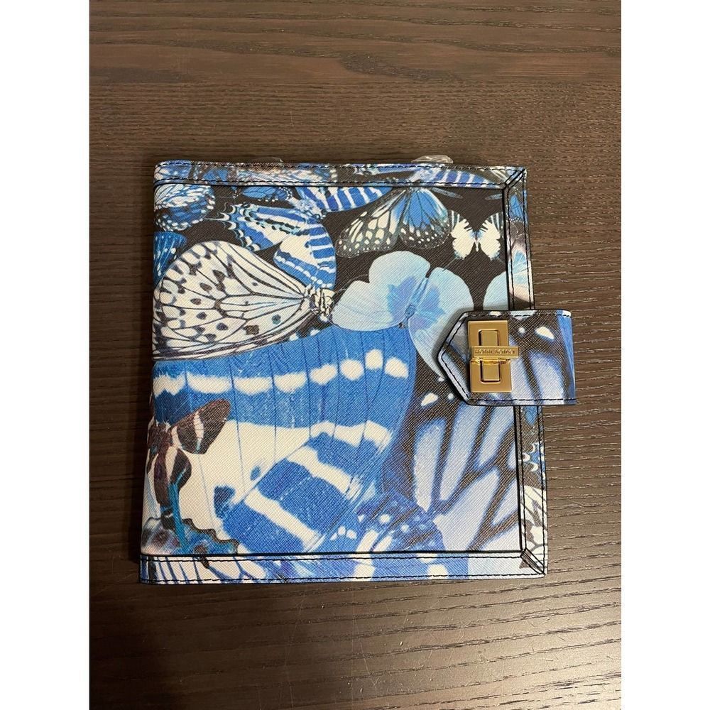 Henri bendel jewelry holder